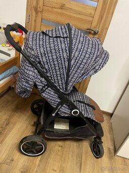 Športový kočík Petite&Mars MOVE - 2