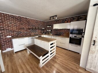 Rodinný dom s 2 bytovými jednotkami - 2