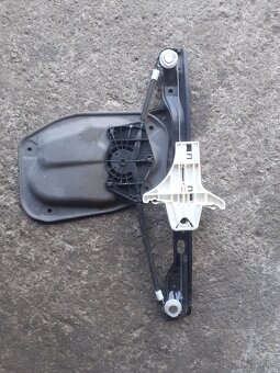 VW GOLF 5 SŤAHOVANIE OKNA  Z.P. - 2