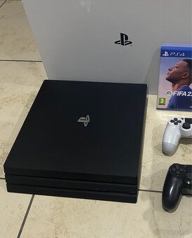 PlayStation 4 PRO (PS4 PRO) 1TB + 2x ovládače - 2