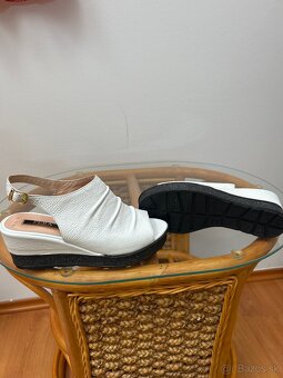 biele sandále - 2