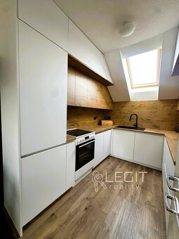 Veľkometrážny 3 izbový byt s balkónom - 2