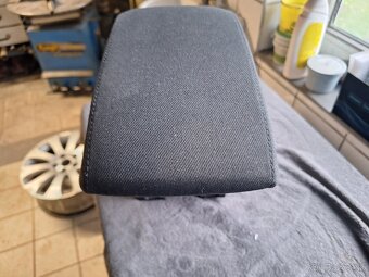 Škoda Octavia 2 lakťová opierka ako nová - 2