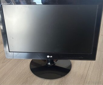 Predám monitor LG Flatron E2040S – 20" - 2