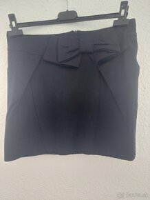 Čierna kratka sukňa - 2