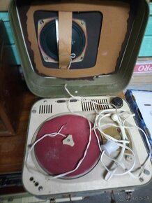 Retro pranosny gramofon z roku 1956 - 2