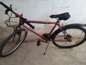 Horsky bicykel cerveny a modry - 2