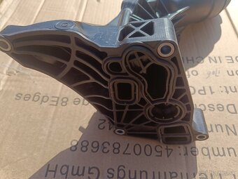 BMW F22 Základný olejový filter kryt 72432866
- 2