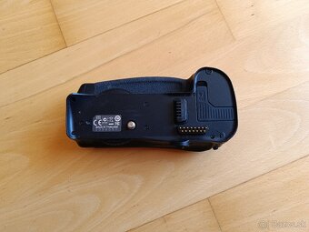 Nikon MB-D10 - 2