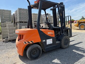 VYSOKOZDVIŽNÝ VOZÍK DOOSAN 30 plus DIESEL 576mth r.v. 2018 - 2