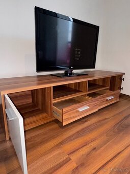 Predávm LG TV so skrinkou pod televízor - 2