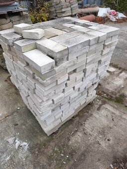 Biele tehly + debniace tvárnice - 2