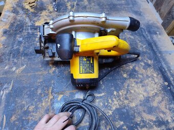 Ručná kotúčová píla DEWALT 1150W - 2