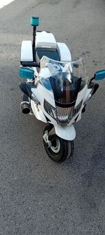 Elektrická policajná motorka BMW R 1200RT - 2