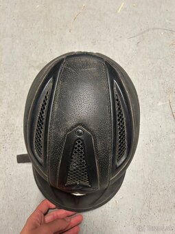 Čierna helma od značky Las - 2