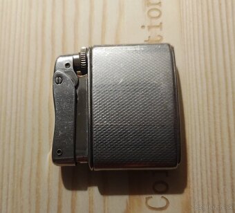 Zberatelsky starý zapalovac - 2