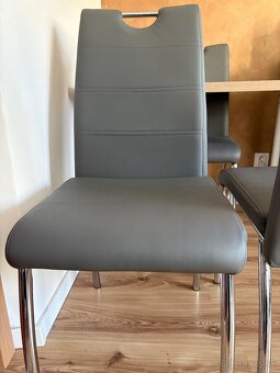 Jedalenske stolicky a stol - 2