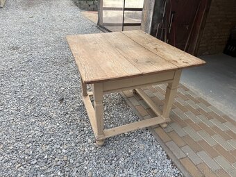 Starožitnosti stôl. - 2