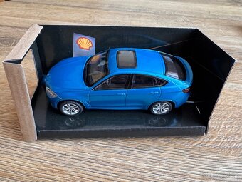 Sběratelský model autíčka BMW C6 M, modré barvy. - 2