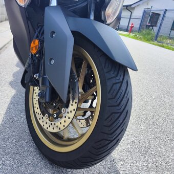 Yamaha x Max 400 - 2