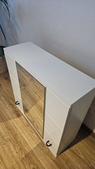 Zavesna kupelnova skrinka na stenu so zrkadlom - 2