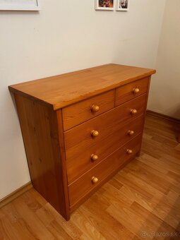 Predám drevenú spálňovú zostavu (posteľ, nočné stolíky, komo - 2