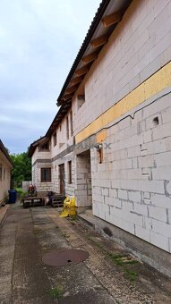 Rozostavaná bytová budova/podnikateľský objekt na predaj v N - 2