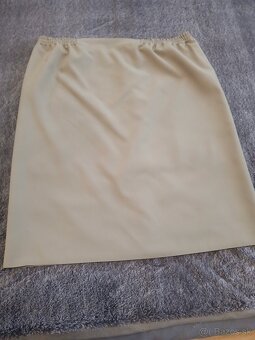 Hráškovozelený dámsky 3dielny kostým - 2