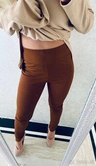 Damske vrubkovane leginy caramello - 2