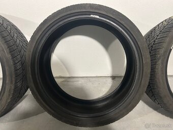 GoodYear UltraGrip + 245/30 R20 95W - 2