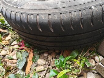 Predám disky a gumy 195/65/R15 letne aj so stojanom - 2