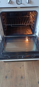 Vstavaná elektrická rúra a plynová platňa - 2