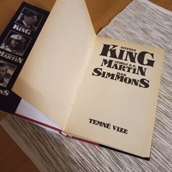 Temné vize (King, Martin, Simmons) - 2