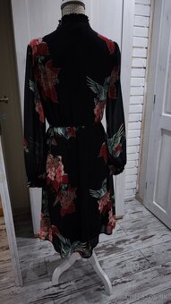 Čierne vzorovaná šaty - 2