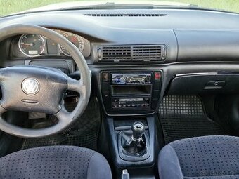 Volkswagen Passat sedan 1.9 TDI Comfortline 96kw r.v.2003/04 - 2