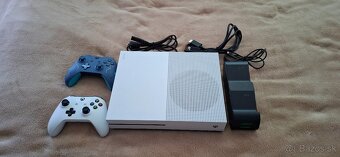 Xbox One S Konzola 1TB + 2 ovládače - 2