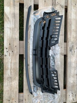 VW Golf 5 predná tuningová maska - 2