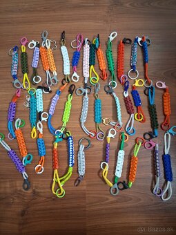 Kľúčenky a naramky. - 2