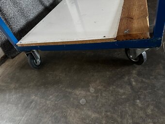 Kovový vozík - 2