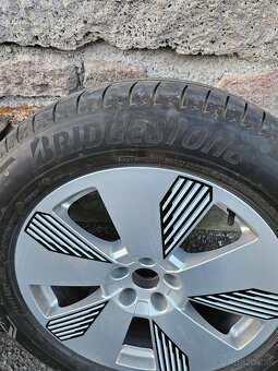 Audi E- Tron disky a gumy - 2