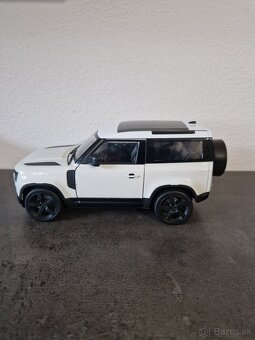 Land Rover Defender, kovový model 1:24 - 2