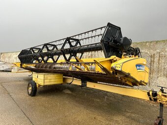 Sklízecí mlátička New Holland CR 9080 adaptér 7.30Vario rok - 2