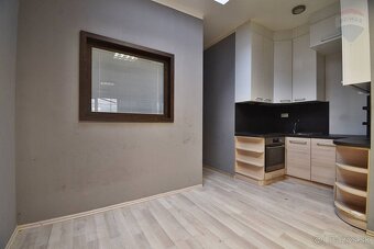 Na predaj nebytový priestor, 72 m2, vlastné parkovacie státi - 2