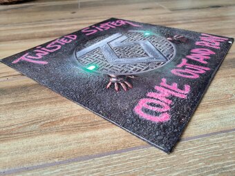 lp TWISTED SISTER - COME OUT AND PLAY - 2