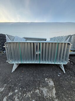 Mobilna bariera 1,1 × 2,6 m - akcie , festivaly - 2