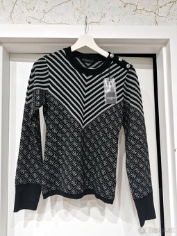 NOVE Guess pleteny monogram sveter XS, S - 2