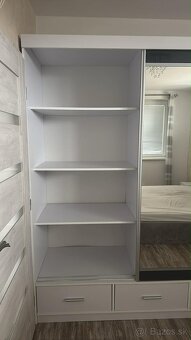 Skriňa so zrkadlom 230x250cm - 2