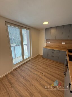 SPEKTRUM REALITY- Na PREDAJ 3 -izbový byt, 63.3 m2 s balkóno - 2