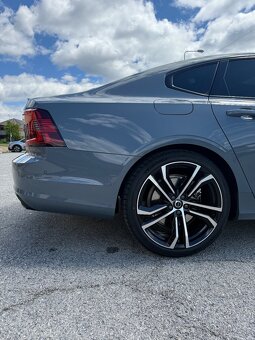 Volvo S90 B5 AWD (4x4), 173 kW + 10 kW Mild Hybrid - 2