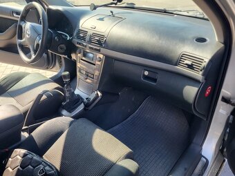 Toyota avensis D-4D - 2
